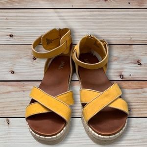 🌼Mia Sandals size 9 1/2🌼 NWOT